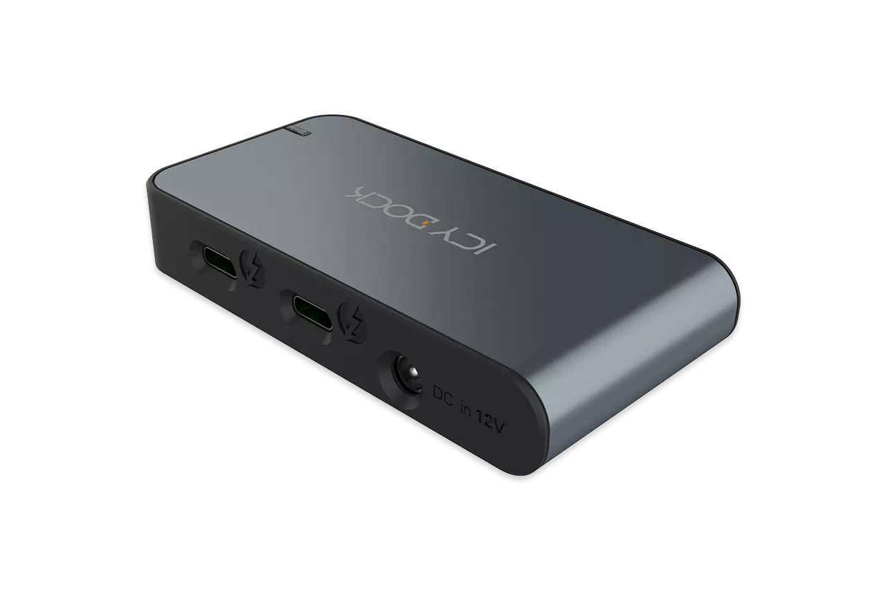 CP117_Thunderbolt 3 to U.2 NVMe SSD Reader Adapter